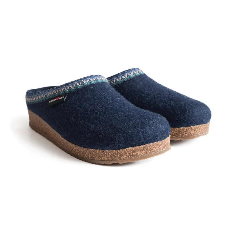 cozy fur-lined hats with adjustable straps for a secure fit in extreme weatherZigzag Classic Clog Slipper - Captain's Blue